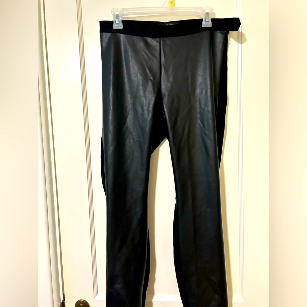 BANANA REPUBLIC WOMENS LEATHER style Pants size 6